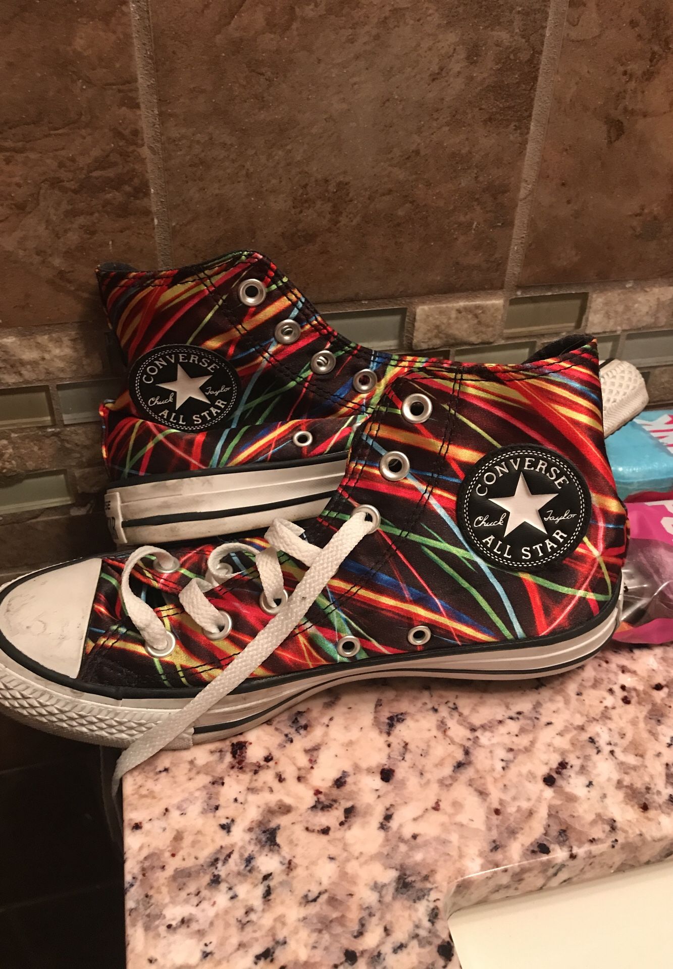Men’s 5 won 7 converses all star $25