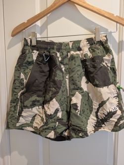 Nike ACG Women's Camo Trail Shorts - Green/Beige, Size XS