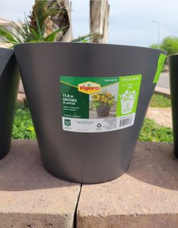 Vigoro 11.8 in. x 11.8 in. D x 9.4 in. H Davina Medium Nero Gray Resin Pot