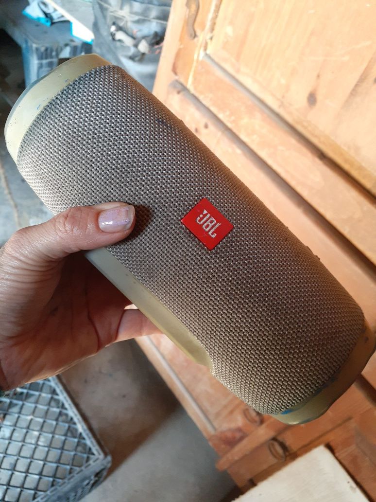 JBL charge 3 bluetooth speaker