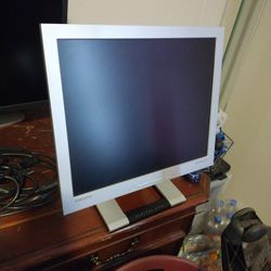 17" Computer Monitor PC Monitor Complete With Base And Power Cord