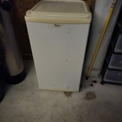 Mini Fridge 