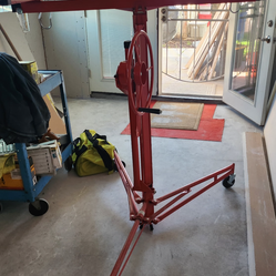 Sheet rock hoist