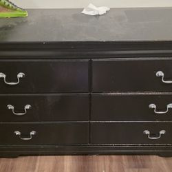 BlacK Dresser And Night Stand