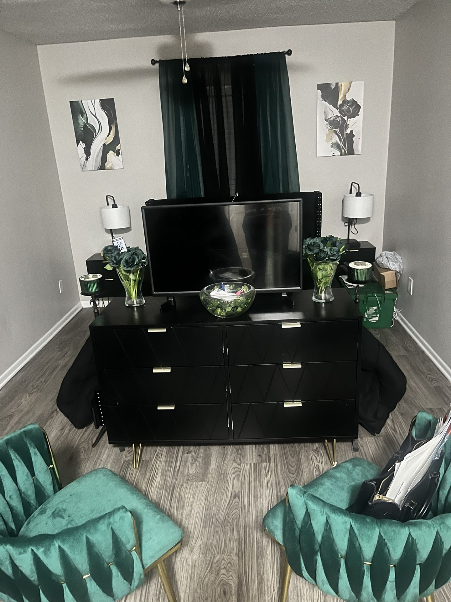 π€ Queen Bedroom Set + Home DΓ©cor Sale! π€ β¨ Queen Bed (Black & Gold, Studded, w/ Built-In Drawers) $375 obo Includes 3-piece black & gold