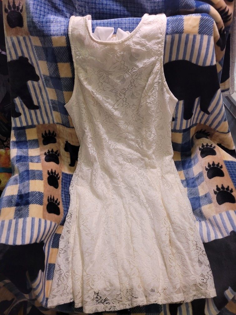 Speechless white lace dress with bow in back and pockets. Size L