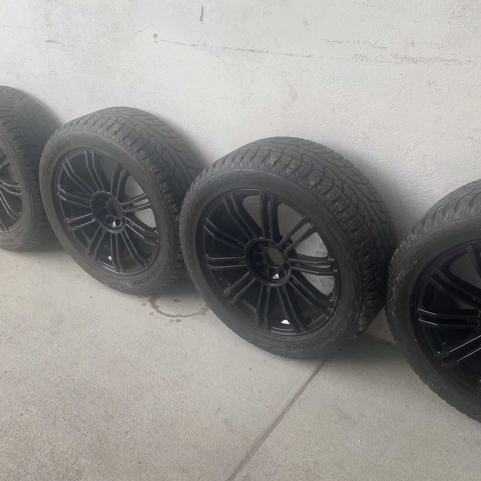 265/50. / R20 Rims And Tires