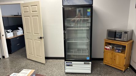 Everest glass door merchandiser Refrigerator