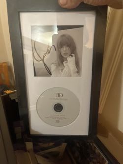 Taylor Swift CD with CD cover picture autograph