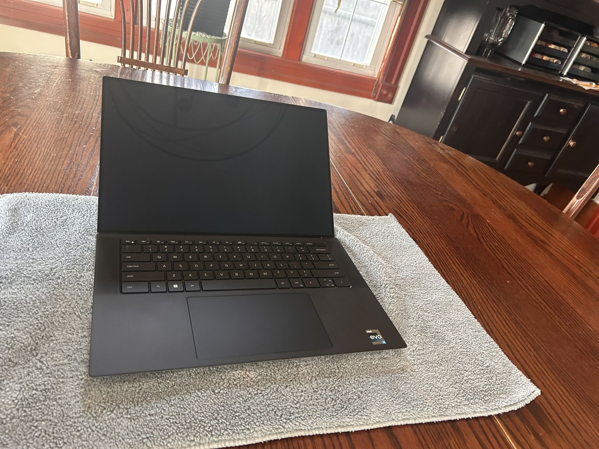 MINT CONDITION Dell XPS 15 9530 / 1TB SSD /13th Gen i9/ NVIDIA RTX 4060/ 32GB RAM / + ACCESORY