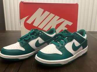 BRAND NEW NIKE DUNK LOW GREEN and WHITE 5.5Y