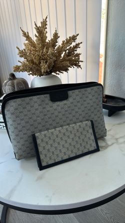 Gucci vintage  clutch & card holder