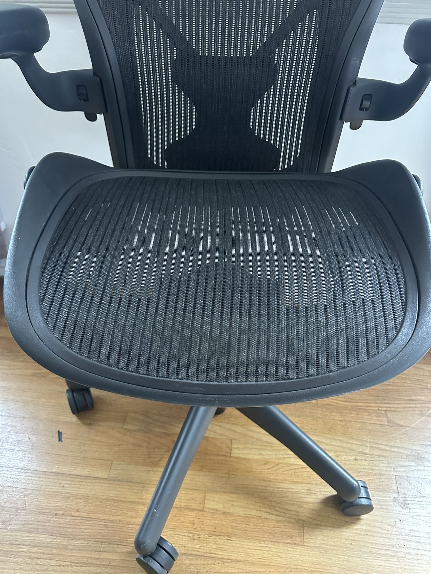 Herman Miller Aeron PostureFit Fully Loaded Size B Great Condition,
