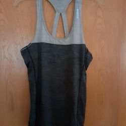 Womens size Medium Reebok activewear Shirt 