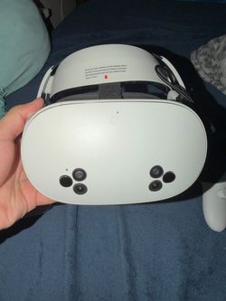 IM SELLING META QUEST 3S