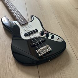 Rare Fender MIJ JB62SS 30” Short Scale Jazz Bass Black. 