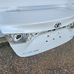 2013 - 2018 Toyota Avalon Trunk Lid Oem 