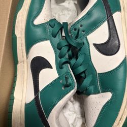 USED Nike Dunk Low Green Lottery 