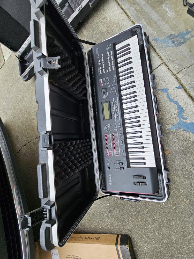 Yamaha Moxf6 Keyboard Synthesizer 61 Keys With Hard Case