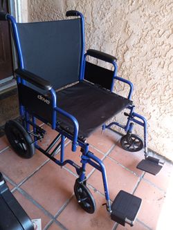 Drive Medical BTR20-B Bariatric heavy duty transport wheelchair blue portable folds nice