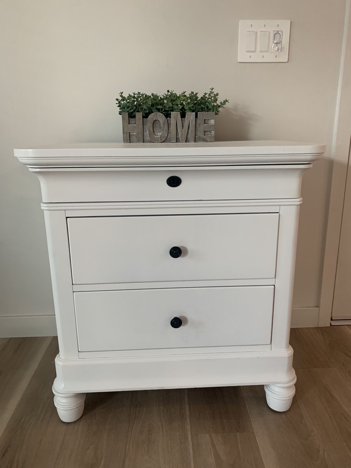 Dresser For Bed Room Or Living Rooms 