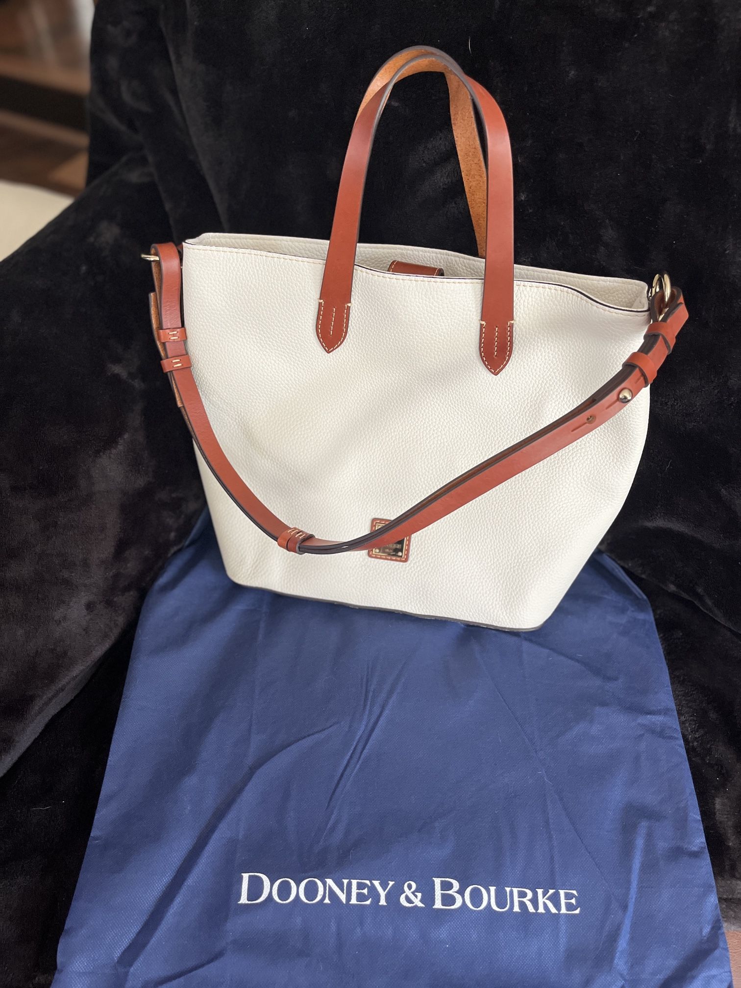 Dooney And Bourke Handbag
