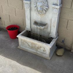 Fountain Good Condition.