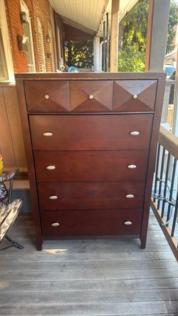 5 Drwaer Dresser
