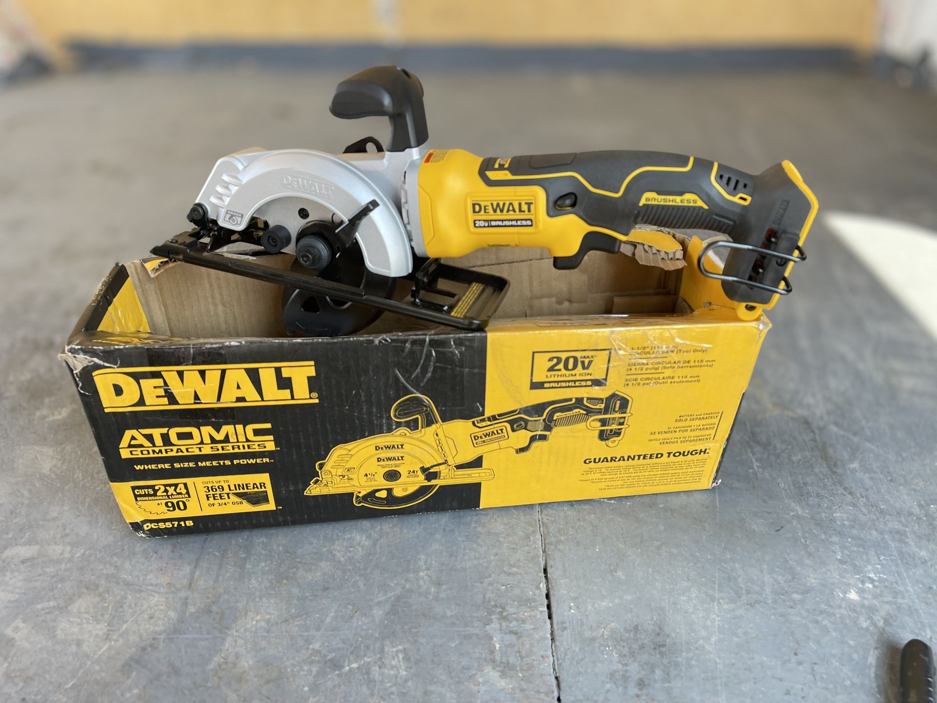 DEWALT ATOMIC 20V MAX Cordless Brushless 4-1/2 in. Circular Saw (Tool Only