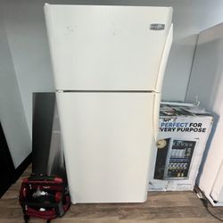 30” Frigidaire Beige Top Mount Refrigerator 