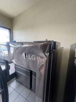 LG 27 Cu. Ft. Black Stainless Steel Smart InstaView® Counter Depth French Door Refrigerator