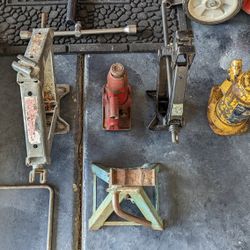 4 Jacks 1 Jackstand And Lug Wrenches 