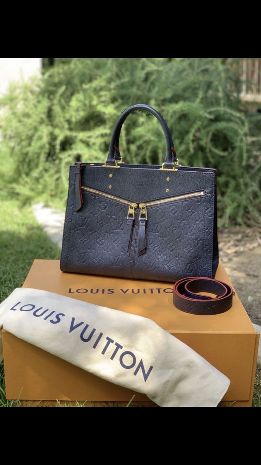 LIKE NEW LOUIS VUITTON SULLY MM COMES WITH DUST BAG AND BOX ONLY MESAGE ME IF INTERESTED THANK YOU