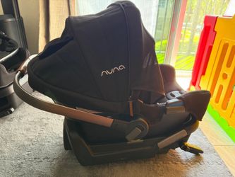 NUNA BEAUTIFUL CAR SEAT