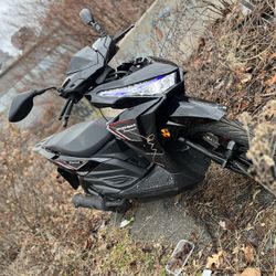 Vitacci Spark 150cc 4 Stroke Scooter 