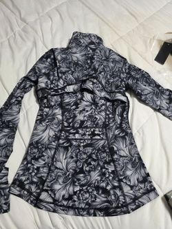 Lululemon size 6
