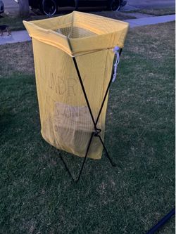 1 Black Iron Racks Laundry Hamper with yellow bag