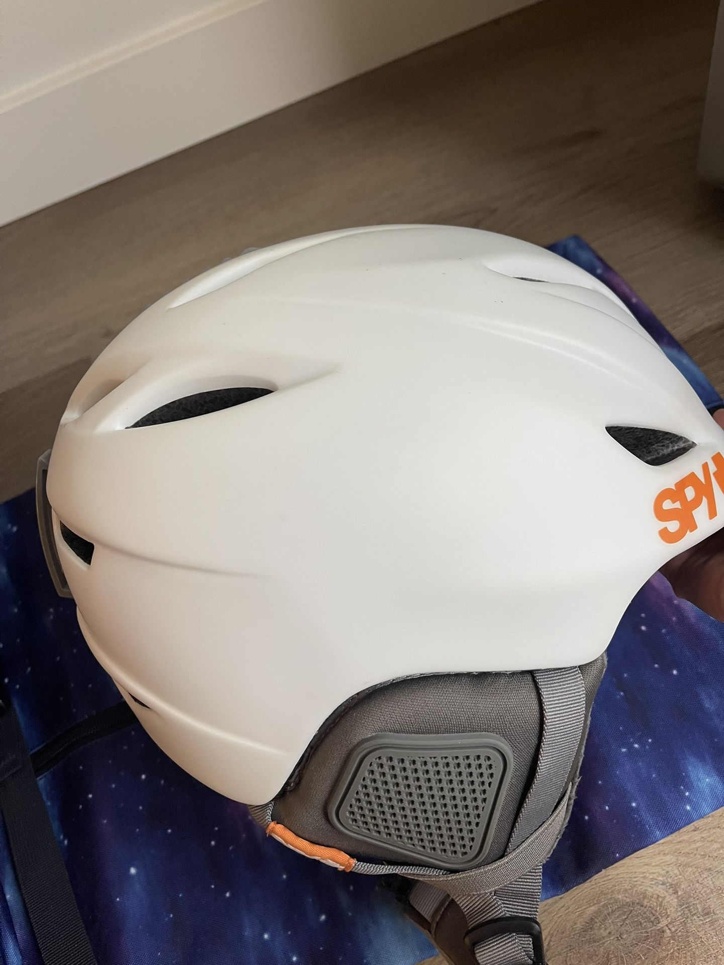 Spy+ Sender Snow Helmet - Size M(Goggles for FREE!)