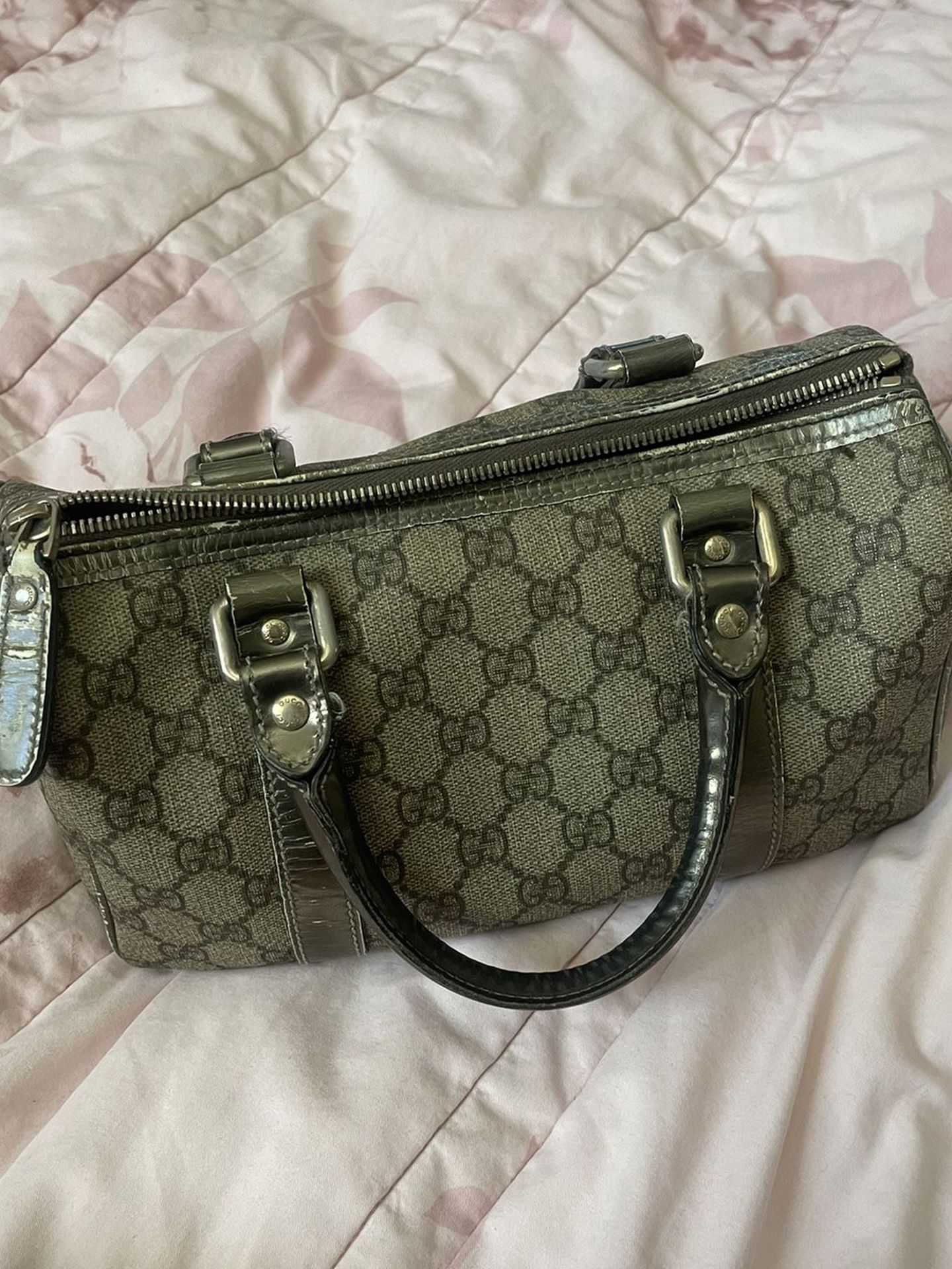 Gucci small hand bag authentic