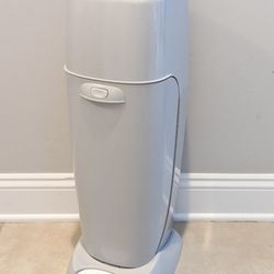 Playtex Diaper Genie Complete Pail with Built-In Odor Controlling Antimicrobial, Includes Pail & 2 Refills 