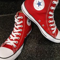 Converse womens 8.5 Like New