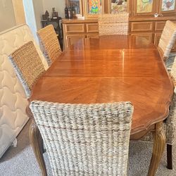 Excellent condition Table & Chairs