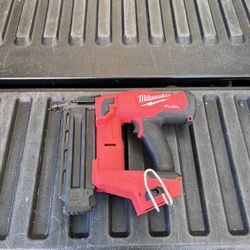 Milwaukee M18 FUEL 18-Volt Lithium-Ion Brushless Cordless Gen II 18-Gauge Brad Nailer (Tool-Only)