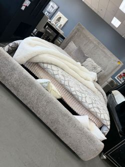 ✨️ King, Cal King, Queen Bed Frame ✨️ Furniture Sectionals, Bedrooms, Dining Avail