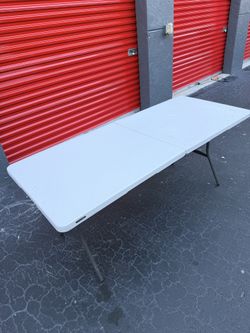 LIFETIME 6-FOOT FOLDING TABLE