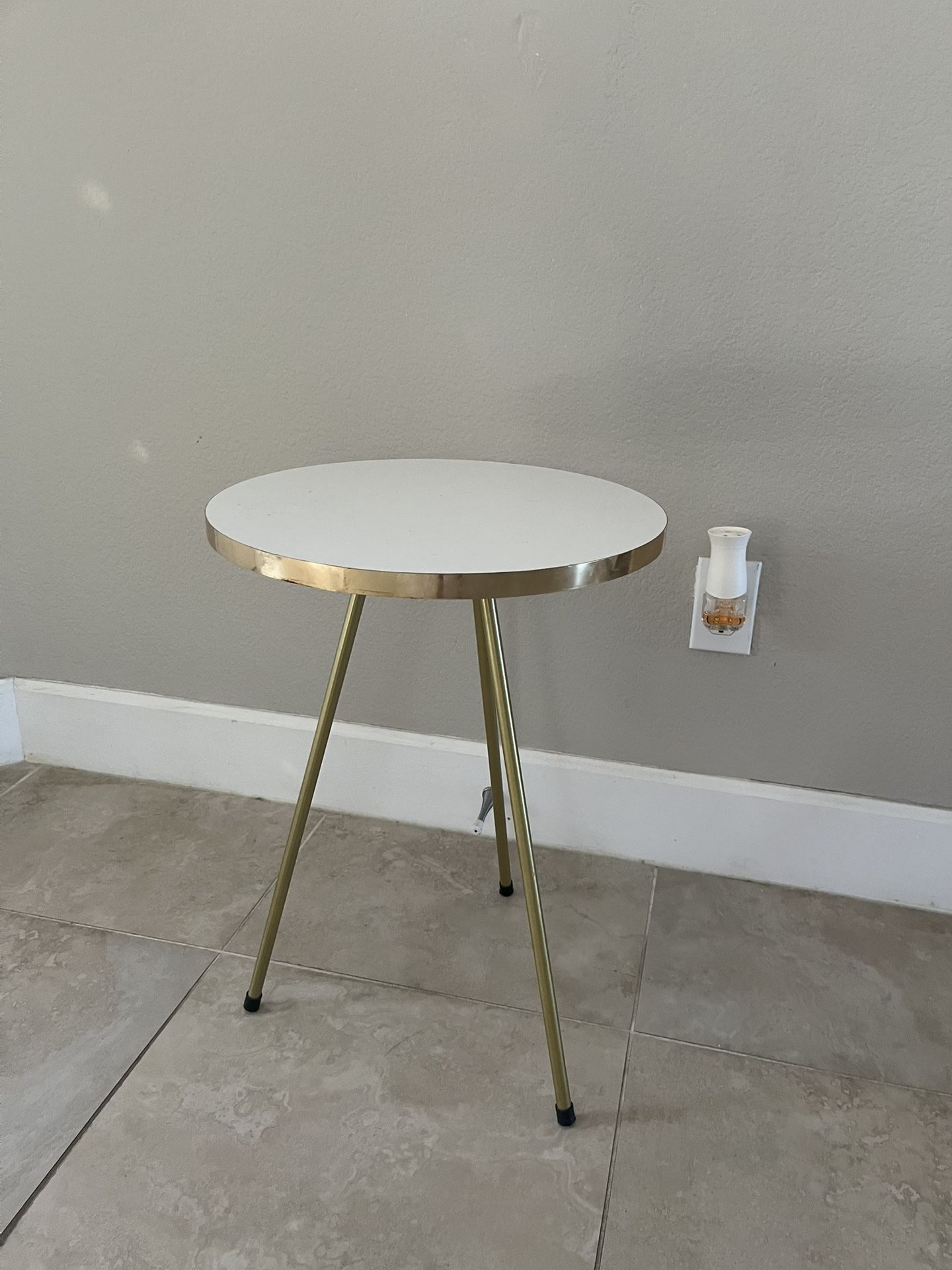 accent table / side table