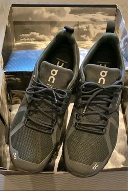 On cloud 5 waterproof black men size 10.5 brand new