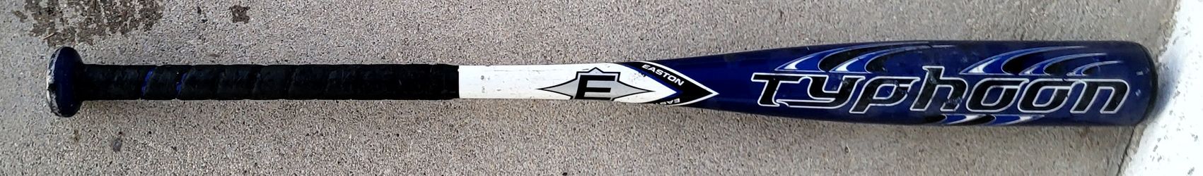 Easton 28"/19 oz Typhoon FP, Softball Bat (-11)