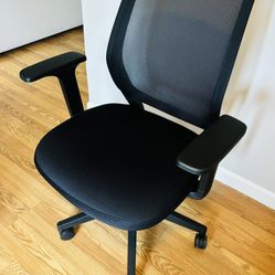 2024 Office Chair - Like New Condition