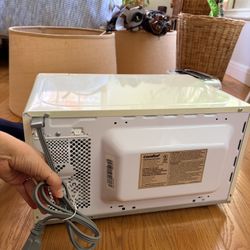 Comfee Cream Microwave